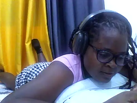 Snapshot of ladar chatting on 06-27-26, 05:52 ladar online show from 06-27-26, 05:52