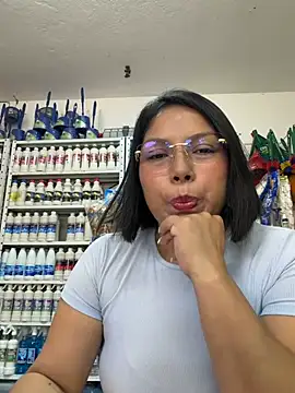 ISABELLA  LUNA online show from 06-17-26, 01:32