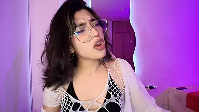 Snapshot of Alejaa_storm chatting on 06-10-26, 01:12 Alejaa storm online show from 06-10-26, 01:12