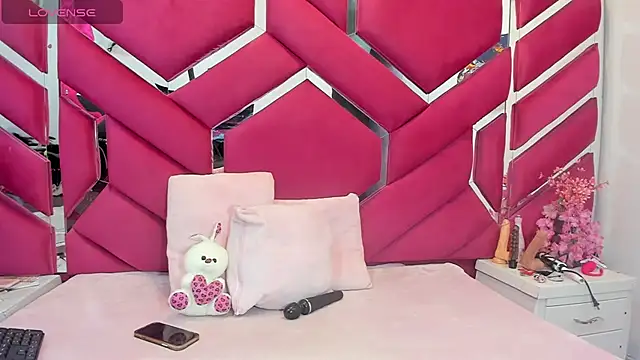 Snapshot of Emmy_Sweet_69 chatting on 07-04-26, 01:26 Emmy Sweet 69 online show from 07-04-26, 01:26