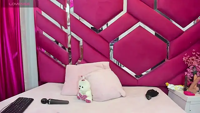 Snapshot of Emmy_Sweet_69 chatting on 06-27-26, 01:28 Emmy Sweet 69 online show from 06-27-26, 01:28