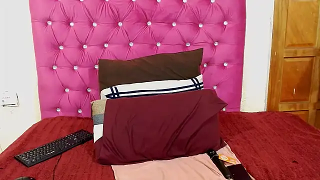 Snapshot of WILD_KITTYxXx chatting on 07-05-26, 04:06 WILD KITTYxXx online show from 07-05-26, 04:06