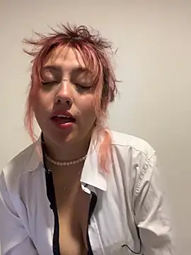 Snapshot of Emma_Cut chatting on 05-28-26, 11:10 Emma Cut online show from 05-28-26, 11:10