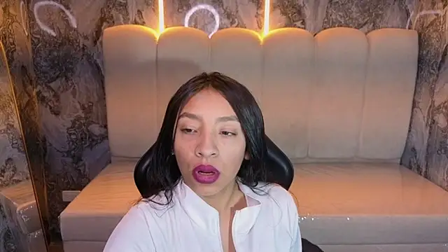 Snapshot of Adarasuri_v chatting on 07-01-26, 03:07 Adarasuri v online show from 07-01-26, 03:07