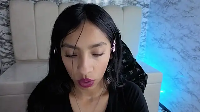 Snapshot of Adarasuri_v chatting on 06-11-26, 03:03 Adarasuri v online show from 06-11-26, 03:03