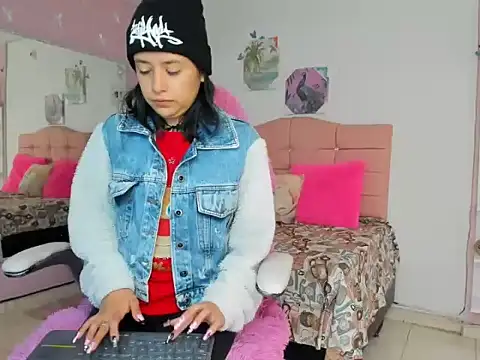 ivyyemerald  online show from 05-29-26, 12:44