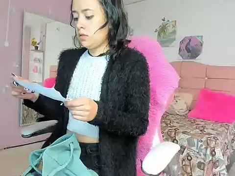 ivyyemerald  online show from 05-26-26, 12:03