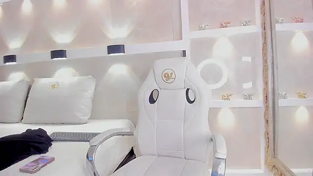 juliana smithh online show from 06-11-26, 03:03