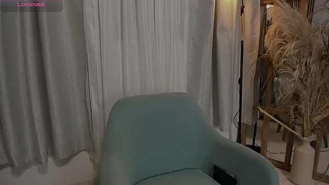 Snapshot of alicia_kiss_ chatting on 07-12-26, 12:17 alicia kiss online show from 07-12-26, 12:17