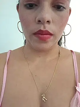 Snapshot of Estrella_em chatting on 07-13-26, 04:50 Estrella em online show from 07-13-26, 04:50