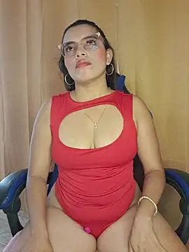 Snapshot of Estrella_em chatting on 05-26-26, 06:17 Estrella em online show from 05-26-26, 06:17