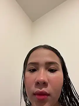 Snapshot of bellaroch chatting on 06-17-26, 01:49 bellaroch online show from 06-17-26, 01:49