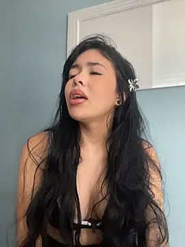 Snapshot of FERNANDAXX_ chatting on 05-27-26, 01:40 FERNANDAXX online show from 05-27-26, 01:40