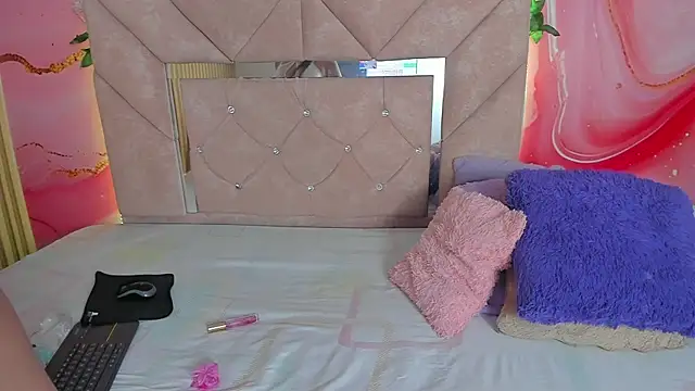 Candy  Moon  online show from 06-12-26, 03:04