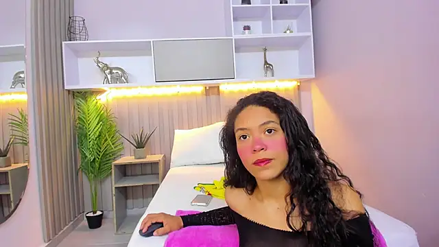 pinktaylor  online show from 06-12-26, 04:10