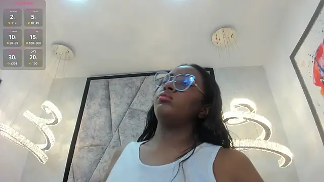 Snapshot of ZoeBrowns chatting on 07-14-26, 12:44 ZoeBrowns online show from 07-14-26, 12:44