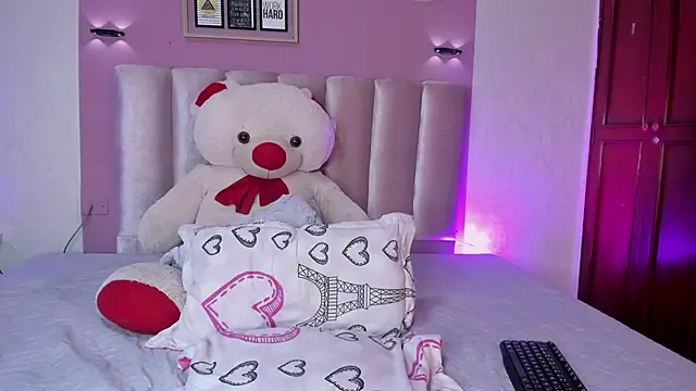 Snapshot of ORIANNA_21 chatting on 07-14-26, 06:25 ORIANNA 21 online show from 07-14-26, 06:25