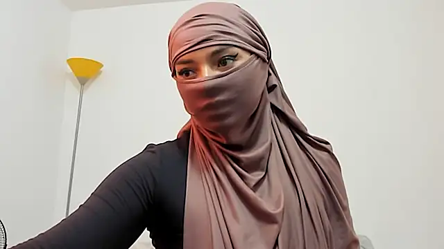 Snapshot of Samira_1 chatting on 05-20-26, 08:06 Samira 1 online show from 05-20-26, 08:06