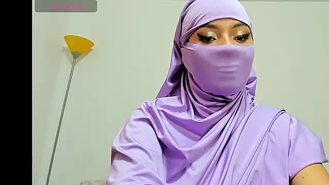 Snapshot of Samira_1 chatting on 05-27-26, 09:33 Samira 1 online show from 05-27-26, 09:33