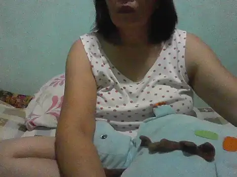 Snapshot of momshe2026 chatting on 06-29-26, 02:06 momshe2026 online show from 06-29-26, 02:06