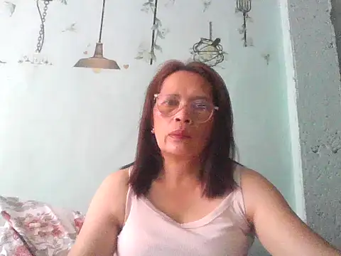 Snapshot of momshe2026 chatting on 06-12-26, 07:39 momshe2026 online show from 06-12-26, 07:39