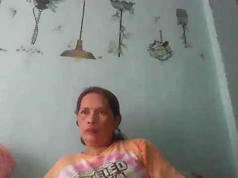 Snapshot of momshe2026 chatting on 06-19-26, 07:47 momshe2026 online show from 06-19-26, 07:47
