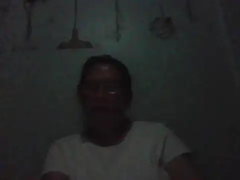 Snapshot of momshe2026 chatting on 06-21-26, 01:17 momshe2026 online show from 06-21-26, 01:17