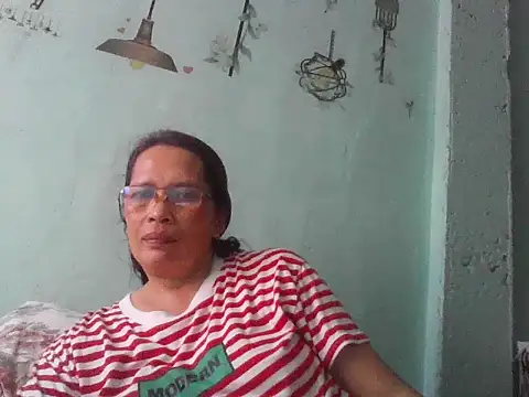 Snapshot of momshe2026 chatting on 06-20-26, 07:57 momshe2026 online show from 06-20-26, 07:57
