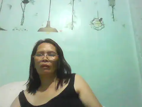 Snapshot of momshe2026 chatting on 06-08-26, 01:22 momshe2026 online show from 06-08-26, 01:22