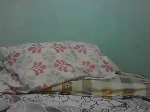 Snapshot of momshe2026 chatting on 07-11-26, 01:44 momshe2026 online show from 07-11-26, 01:44