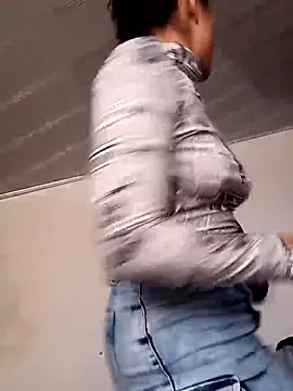 Snapshot of Perla-stone1 chatting on 06-15-26, 09:36 Perla-stone1 online show from 06-15-26, 09:36