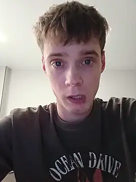 Snapshot of Gaarty chatting on 06-08-26, 02:45 Gaarty online show from 06-08-26, 02:45