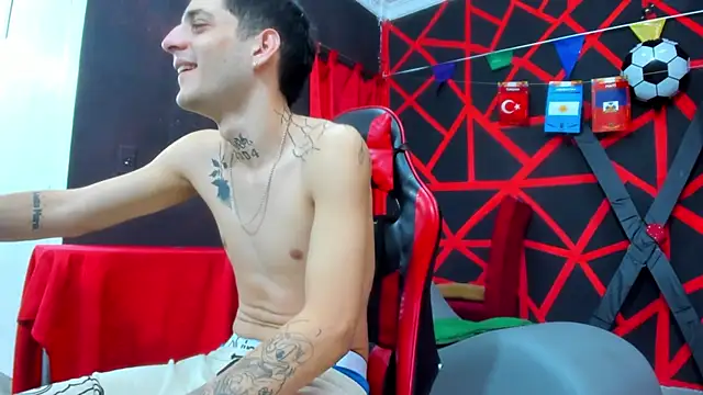 Snapshot of boy_max_latin chatting on 06-28-26, 05:47 boy max latin online show from 06-28-26, 05:47