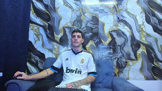 Snapshot of boy_max_latin chatting on 06-20-26, 04:06 boy max latin online show from 06-20-26, 04:06