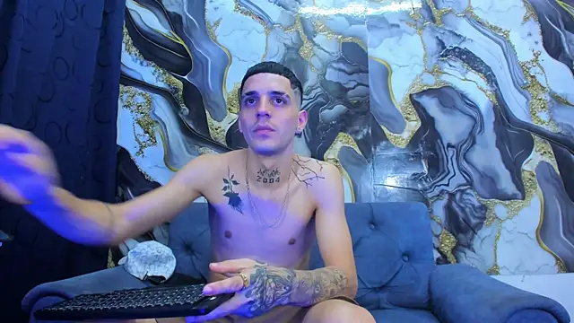 Snapshot of boy_max_latin chatting on 07-08-26, 03:24 boy max latin online show from 07-08-26, 03:24