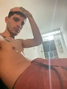 Snapshot of boy_max_latin chatting on 06-21-26, 09:15 boy max latin online show from 06-21-26, 09:15