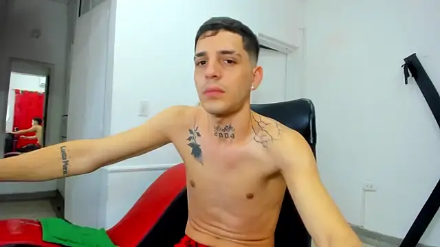 Snapshot of boy_max_latin chatting on 06-07-26, 10:26 boy max latin online show from 06-07-26, 10:26
