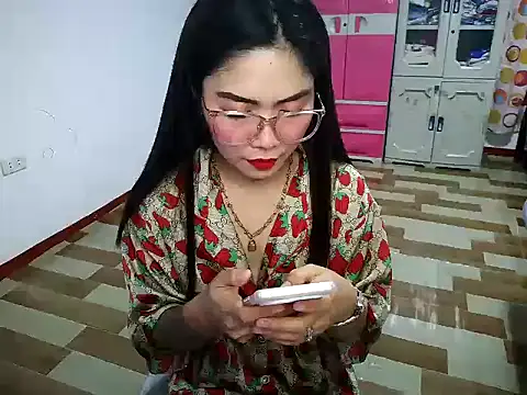 Snapshot of Sexynica chatting on 06-05-26, 02:45 Sexynica online show from 06-05-26, 02:45