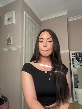 Snapshot of Lilywellsx chatting on 05-22-26, 04:27 Lilywellsx online show from 05-22-26, 04:27
