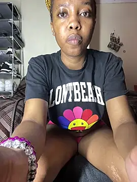 Snapshot of Sweet_Linah1 chatting on 06-25-26, 02:33 Sweet Linah1 online show from 06-25-26, 02:33