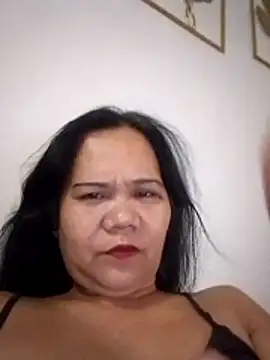 Snapshot of missLiLy07 chatting on 05-25-26, 01:32 missLiLy07 online show from 05-25-26, 01:32