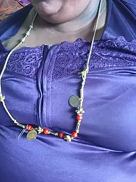 Snapshot of geetha431 chatting on 06-12-26, 06:00 geetha431 online show from 06-12-26, 06:00