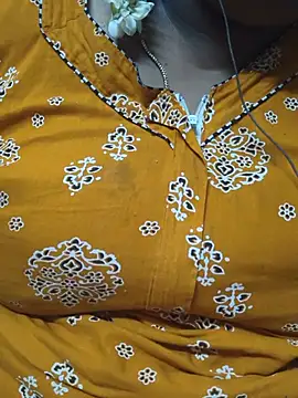 Snapshot of geetha431 chatting on 06-28-26, 05:30 geetha431 online show from 06-28-26, 05:30