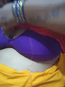Snapshot of geetha431 chatting on 06-25-26, 06:35 geetha431 online show from 06-25-26, 06:35