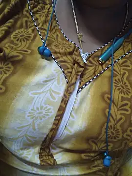 Snapshot of geetha431 chatting on 06-19-26, 08:14 geetha431 online show from 06-19-26, 08:14