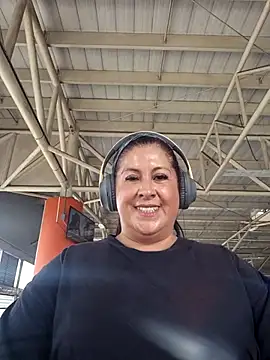 Snapshot of CurvyFireLatina chatting on 06-03-26, 03:39 CurvyFireLatina online show from 06-03-26, 03:39
