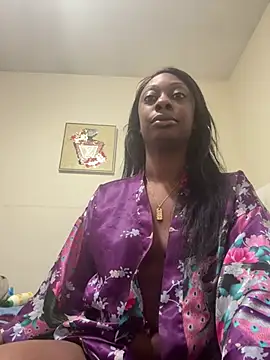 Snapshot of Prettylondond chatting on 05-27-26, 10:22 Prettylondond online show from 05-27-26, 10:22