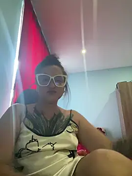 Snapshot of Lorenill chatting on 06-21-26, 07:08 Lorenill online show from 06-21-26, 07:08