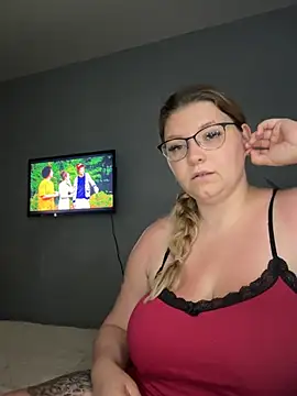 Snapshot of LucieLouBabe chatting on 05-28-26, 11:54 LucieLouBabe online show from 05-28-26, 11:54