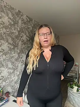 LucieLouBabe online show from 07-21-26, 10:38